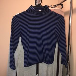 Black & blue turtleneck crop top